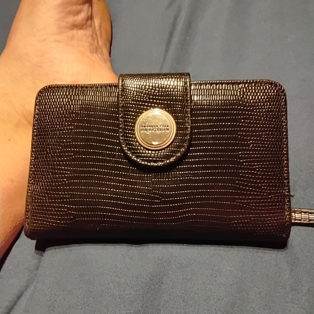 Kenneth Cole Reaction Wallet - Picture 2 of 7